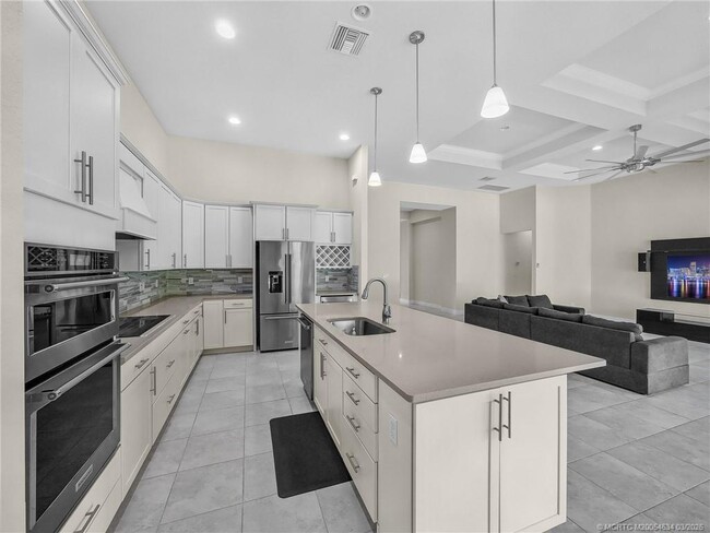 Building Photo - 724 SW Sea Green St