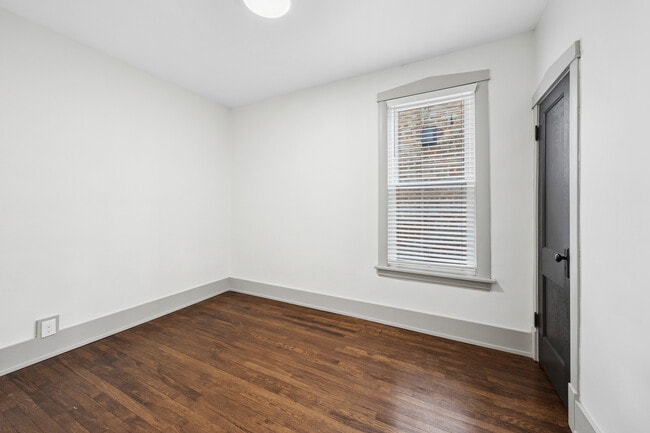 Building Photo - 1910 S Harvey Ave