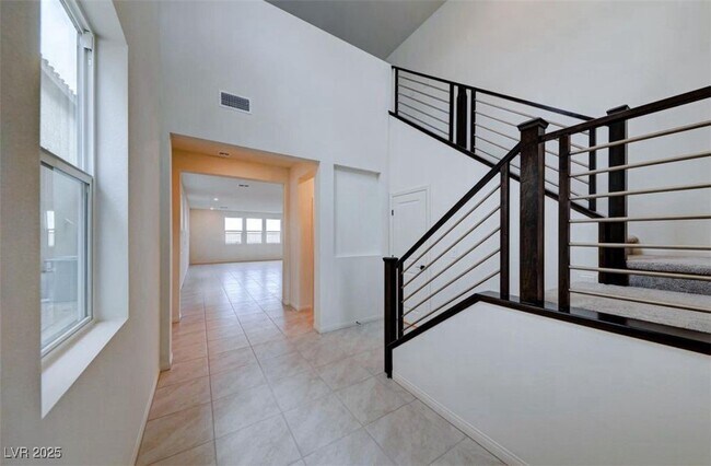 Building Photo - 5668 Hill Spire St
