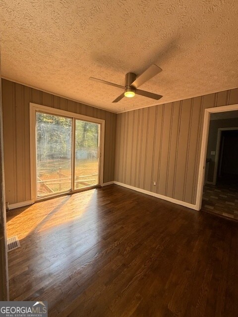 Building Photo - 1533 Pendley Dr