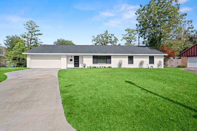 Primary Photo - 6 Pom Ct