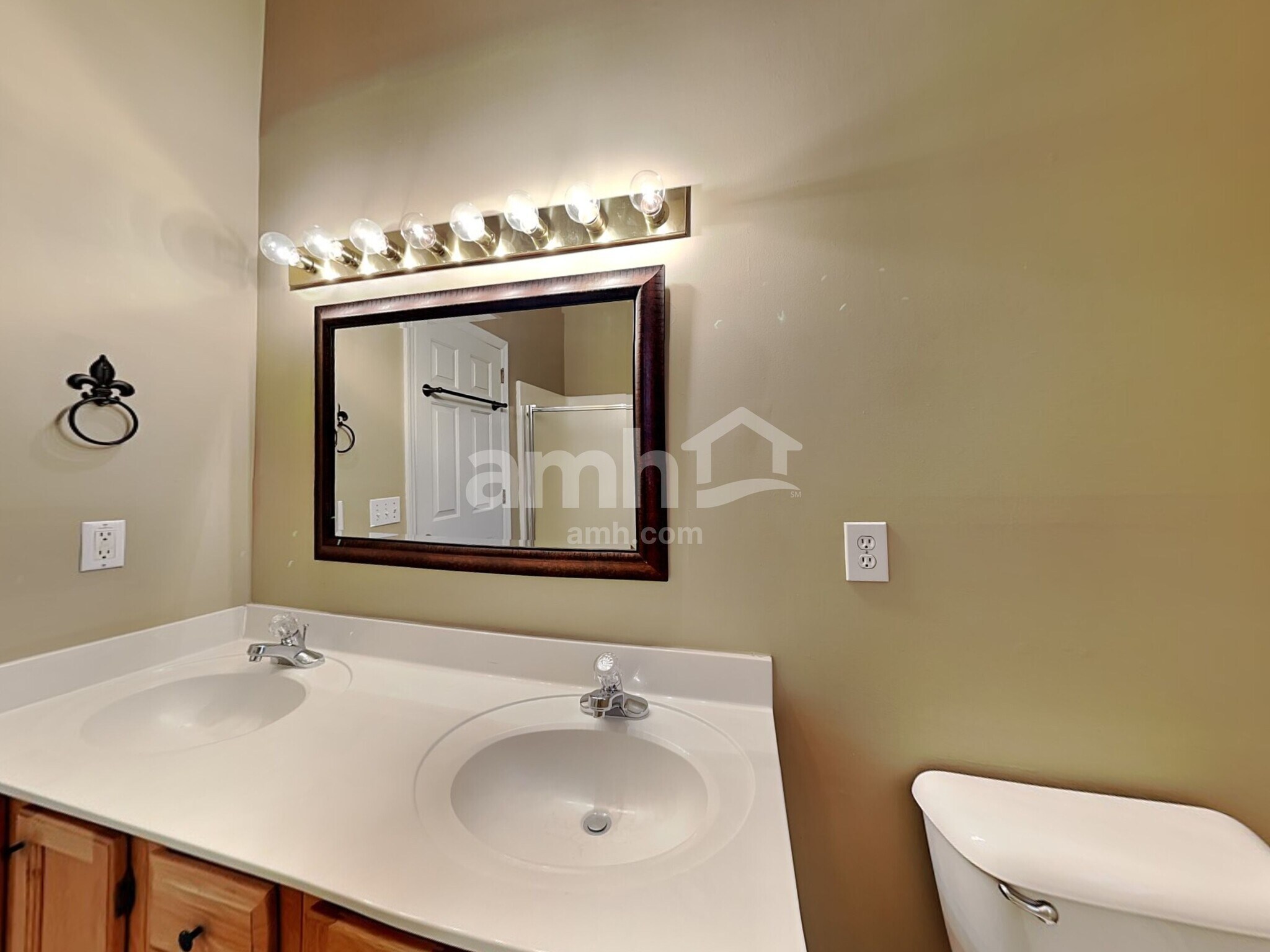 Building Photo - 2002 Woods Run