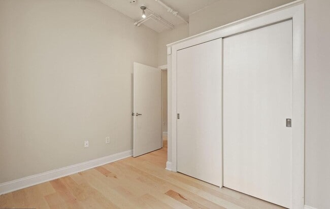 Building Photo - Incredible Luxury 2BR/2BA Condo Includes G...