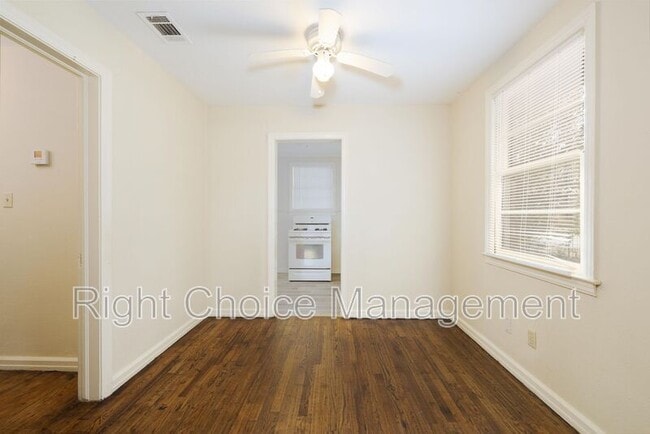 Building Photo - 2940 Blan St