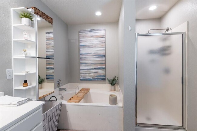 Building Photo - A Gem in Georgetown MOVE IN SPECIAL $1000.00 Deposit With Approved Credit