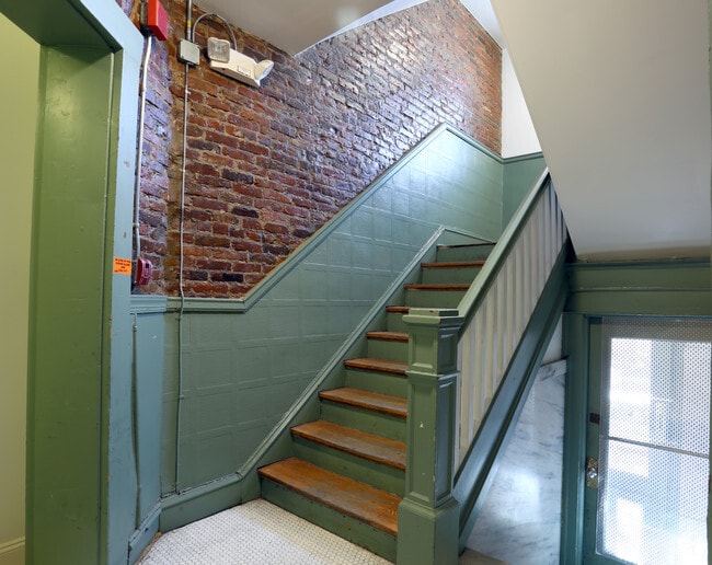 Interior Photo - 4519-4525 Pine St