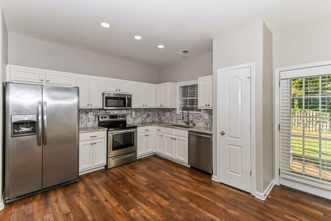 Building Photo - 8138 Woodson Dr