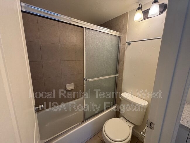 Building Photo - 3200 S Litzler Dr