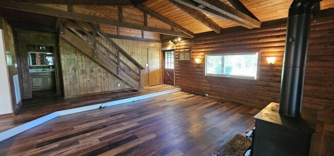 Building Photo - 7307 Rhodes Ln