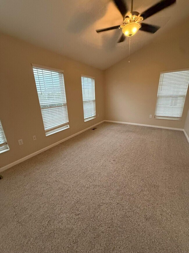 Building Photo - 5936 Bridgehampton Dr