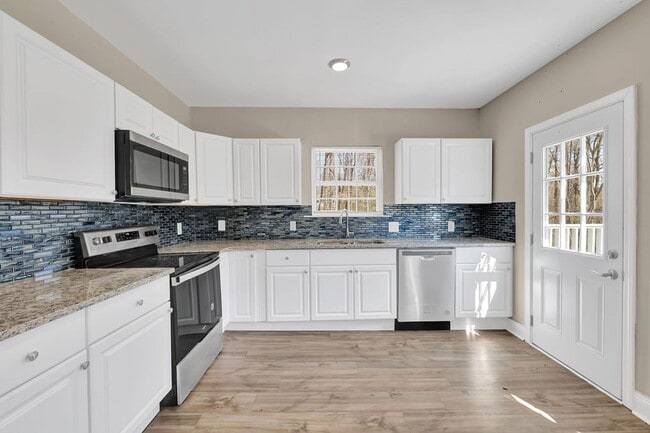 Building Photo - Beautiful renovated Home