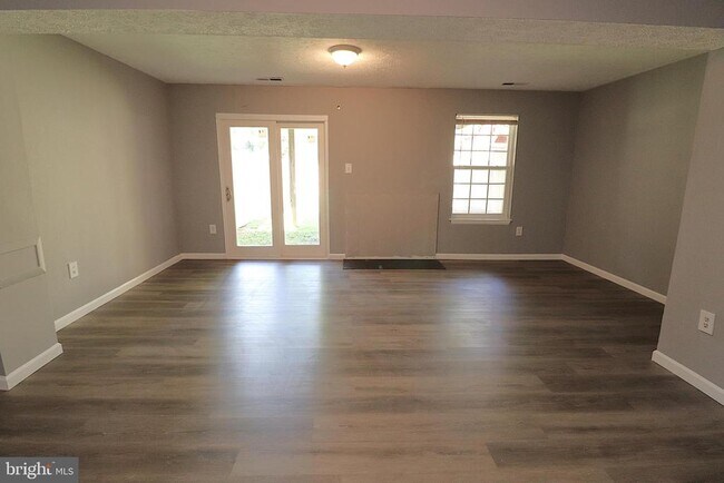 Building Photo - 18365 Honeylocust Cir