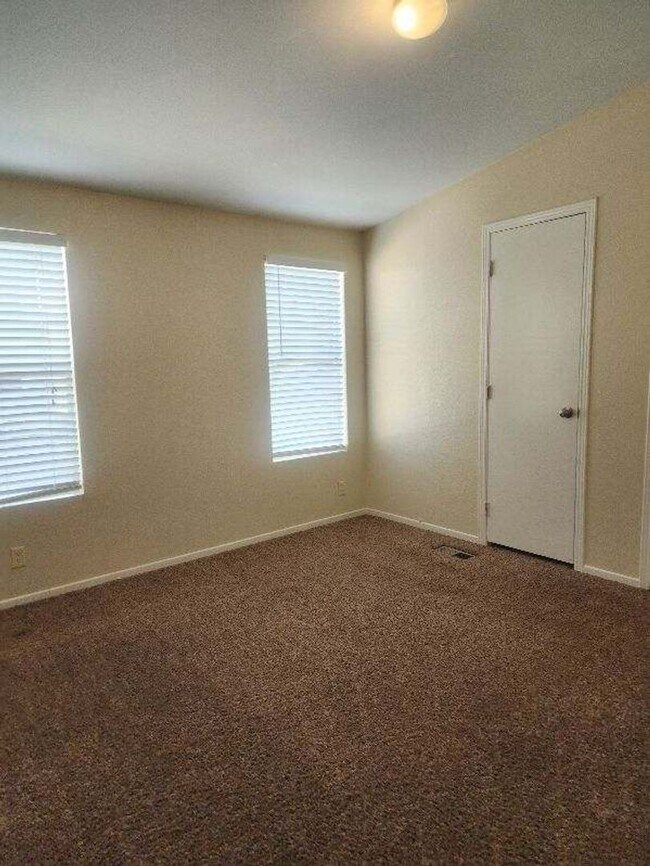 Building Photo - 505 33rd St