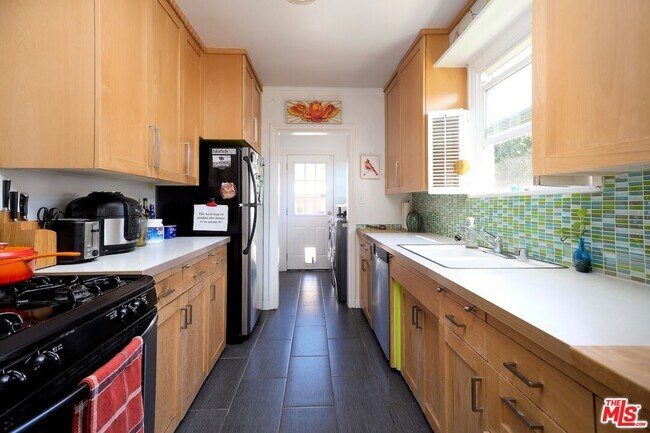 Building Photo - 5615 Wenlock St