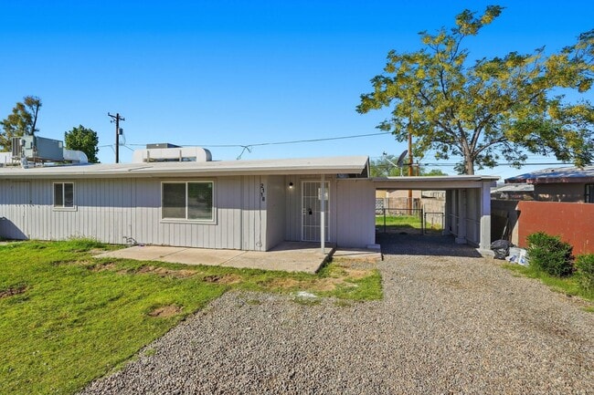Building Photo - Beautifully Remodeled Home in a Central Tucson Location!
