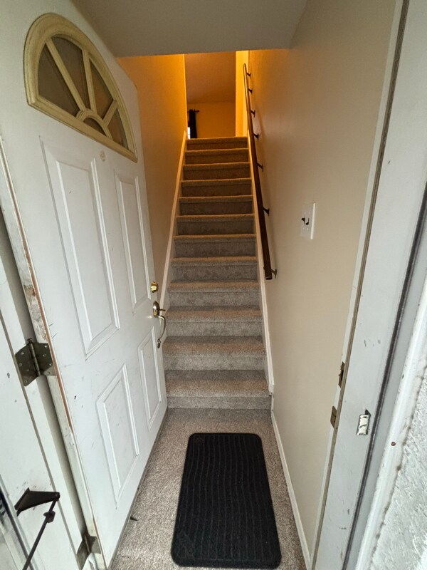 Building Photo - 395 Fir St