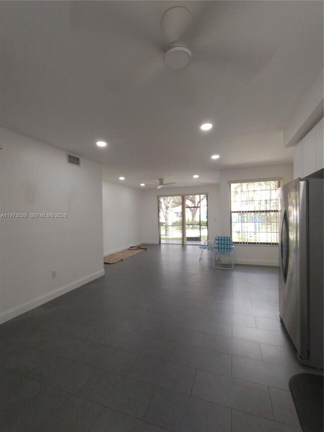 Building Photo - 15509 N Miami Lakeway