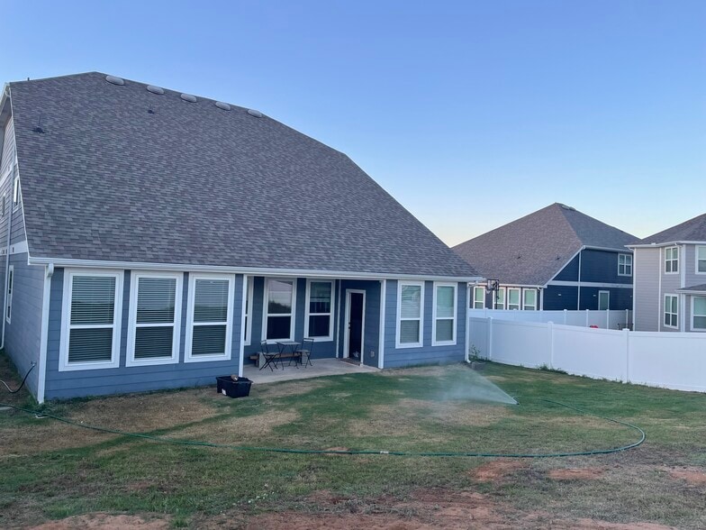 Building Photo - 10032 Adams Ln