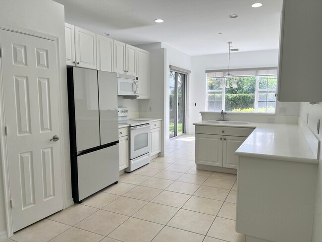 Building Photo - 44 Lancaster Rd