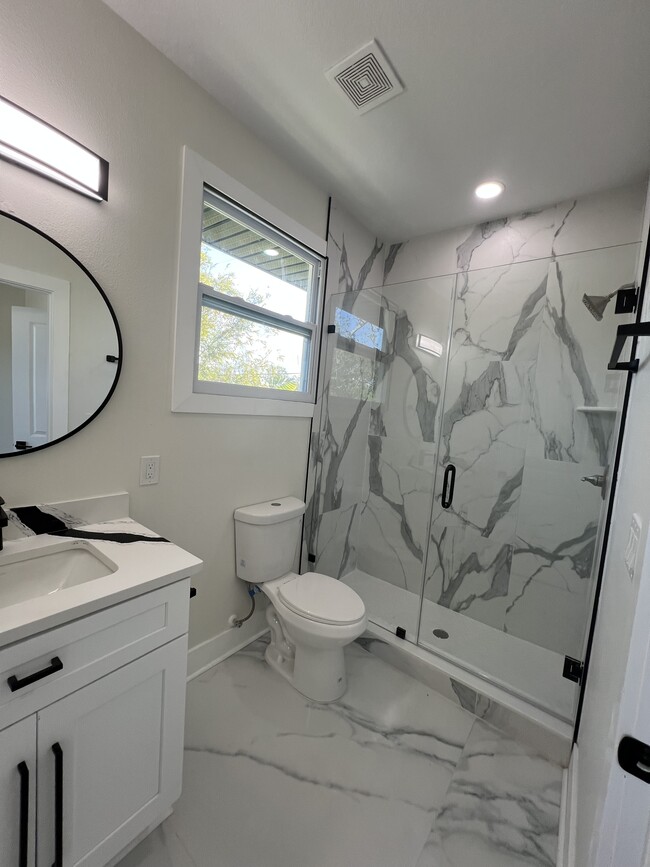 Master bathroom - 772 Bay Vista Blvd S