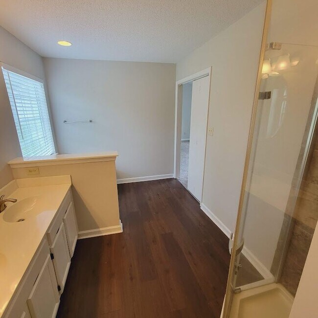 Building Photo - Steel Creek Area! Traditional 4BR/2.5BR Ho...