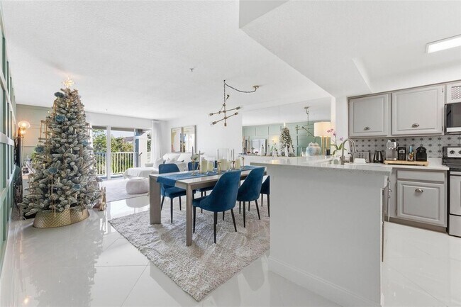 Building Photo - 13838 Fairway Island Dr