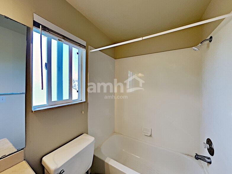 Building Photo - 793 E 890 N