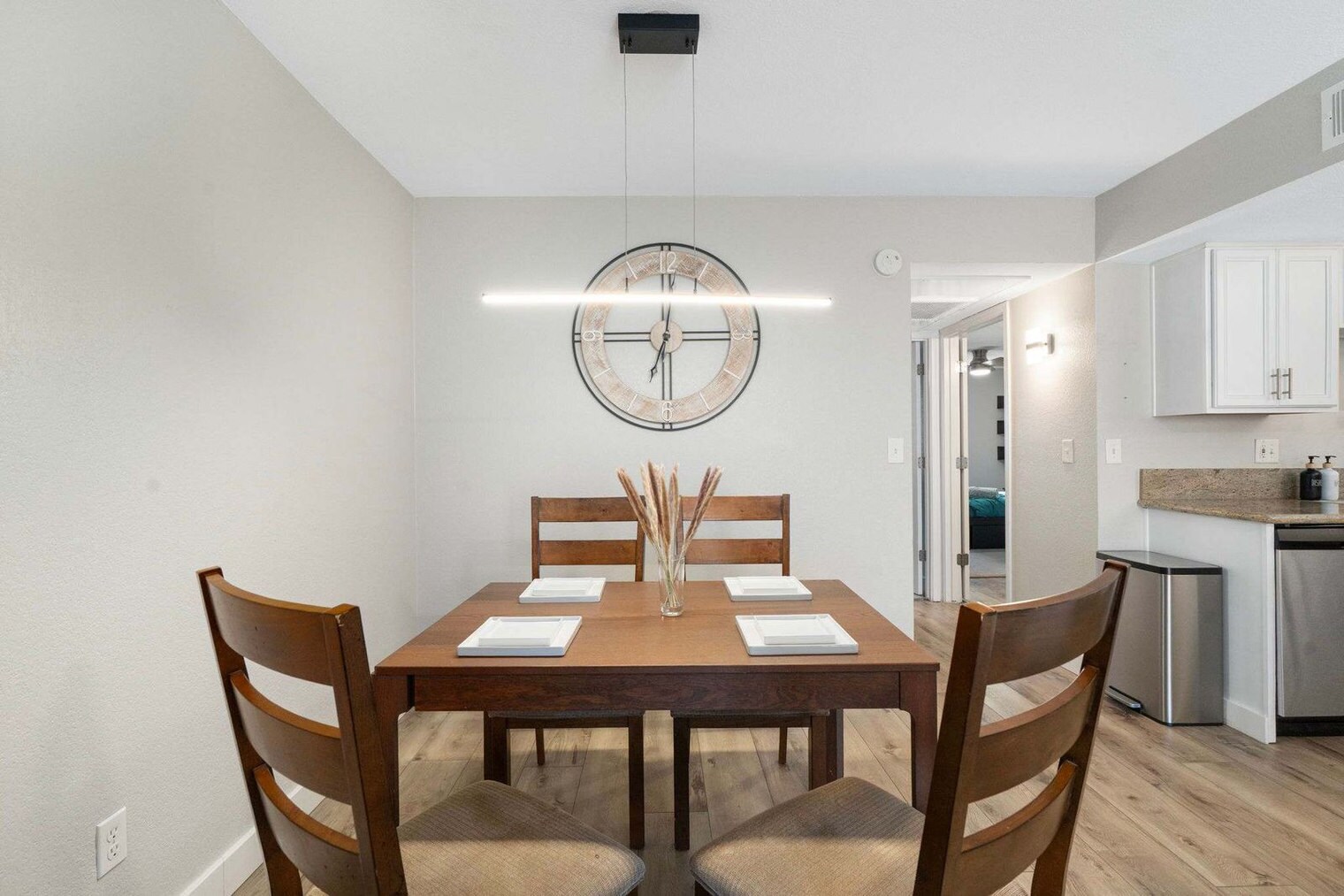 Building Photo - 740 W Elm St