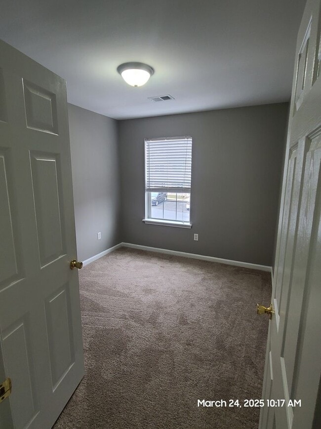 Building Photo - 3 Bedroom Townhome for Rent in Waynesboro