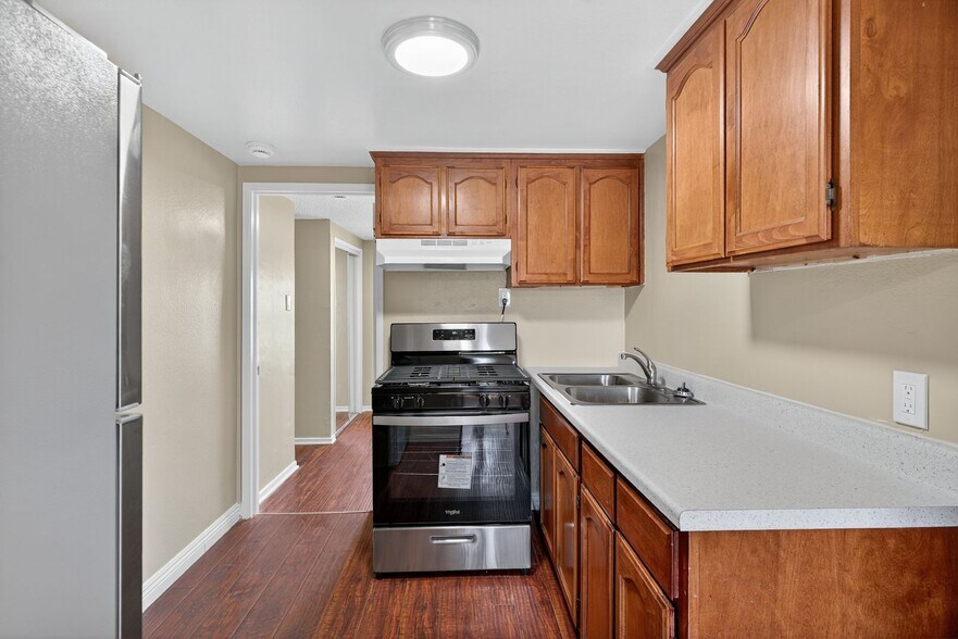 Building Photo - 429 E 49th St