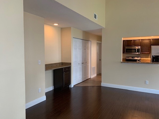 Building Photo - Stunning Pelican Bay Townhome