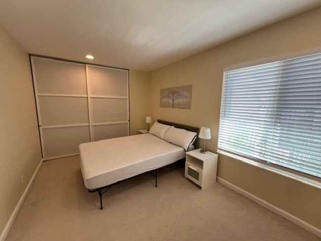 Building Photo - Partially furnished 1+1 w/all appliances +...