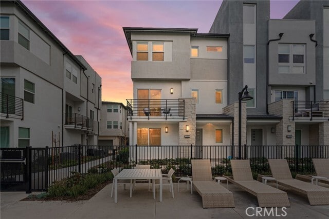 Building Photo - 1323 W Cara Dr