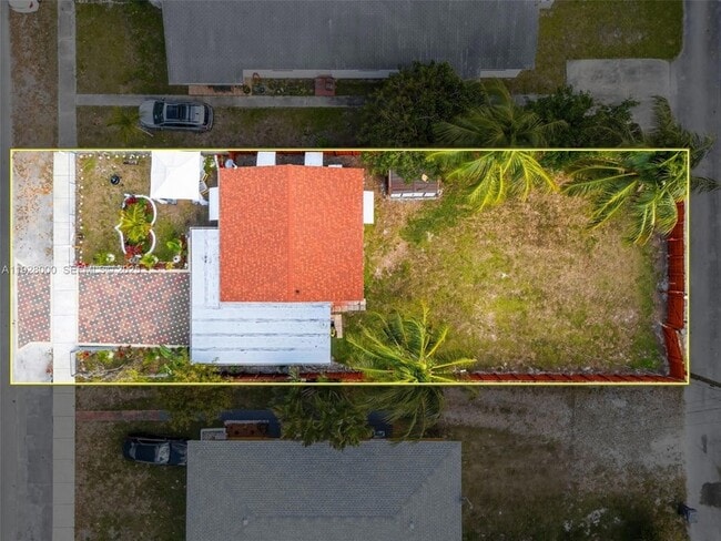 Building Photo - 2210 Roosevelt St