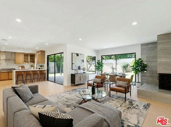 Building Photo - 4933 Collett Ave