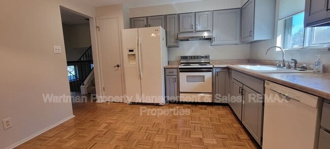 Building Photo - 6853 Duke Dr