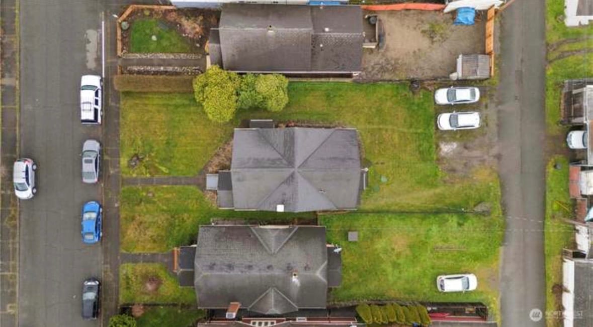 On site parking for up to two cars with additional street parking for guests - 2026 Lombard Ave