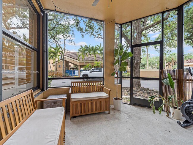 Building Photo - 15533 N Miami Lakeway