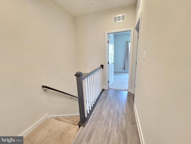 Building Photo - 8667 Shady Pines Dr