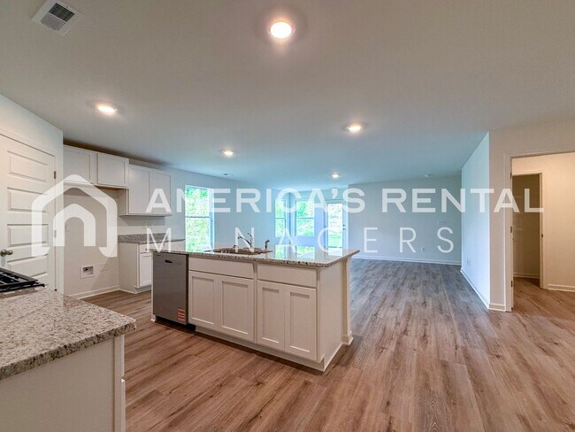 Building Photo - Home for rent in Chelsea! - SIGN A 13 MONTH LEASE BY 06/30/26 TO RECEIVE A $250 DISCOUNT ON YOUR ...