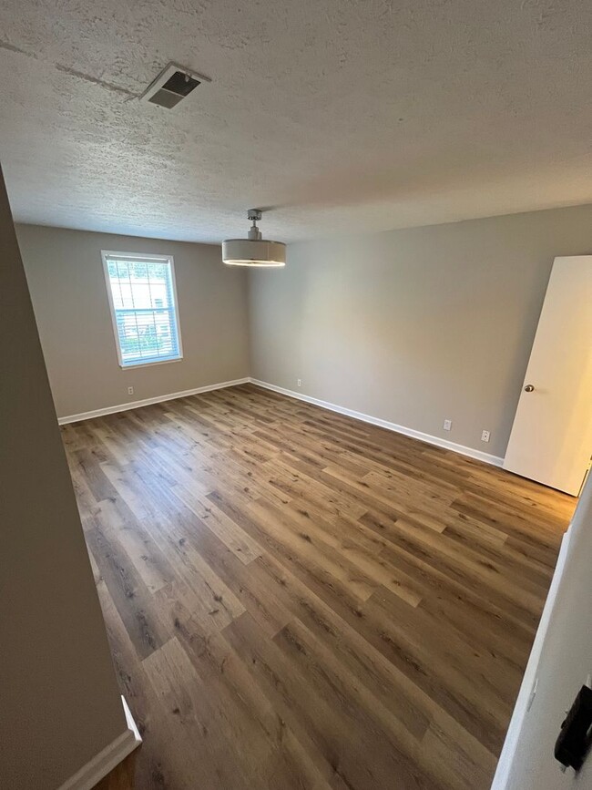 Building Photo - For Lease - 2 Bed, 2 Bath, 929sqft Unit in...