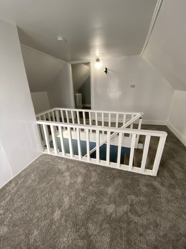 Building Photo - 21 Elm St