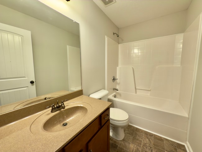 Building Photo - 638 Hidden Valley Dr
