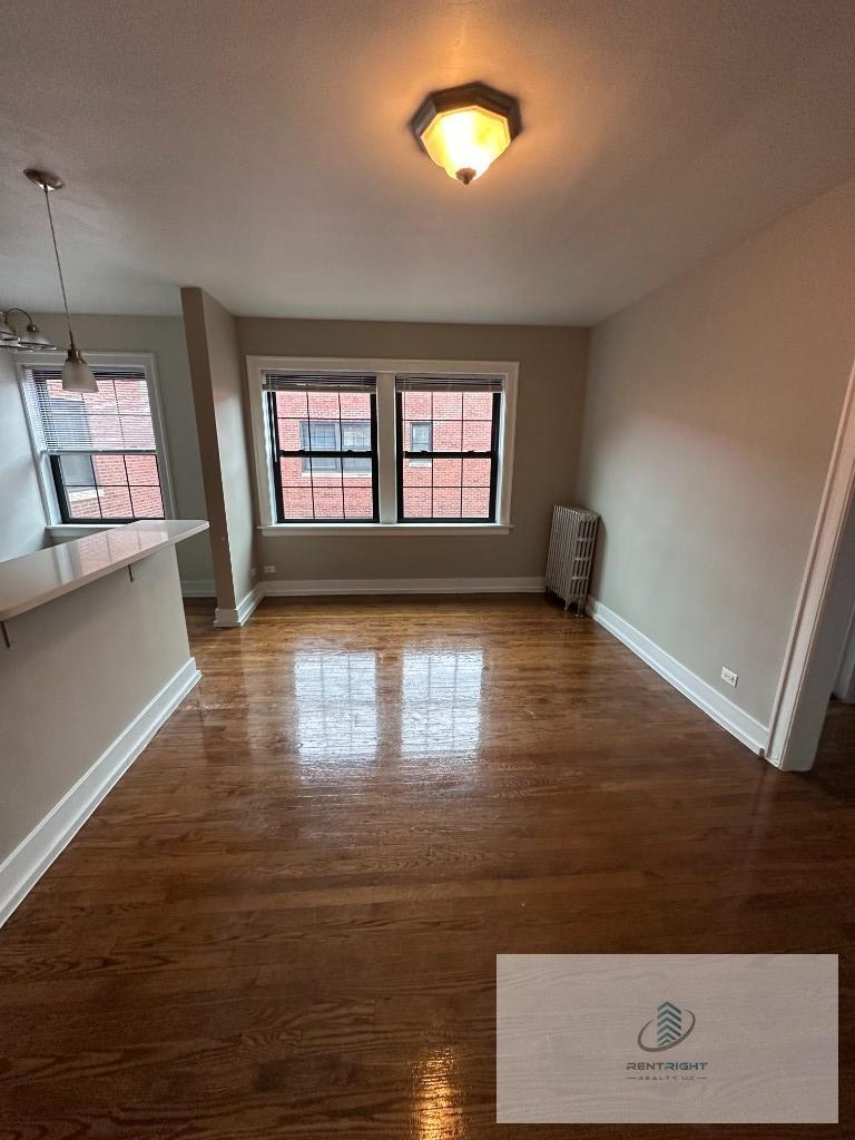 Building Photo - 1712 W Albion Ave