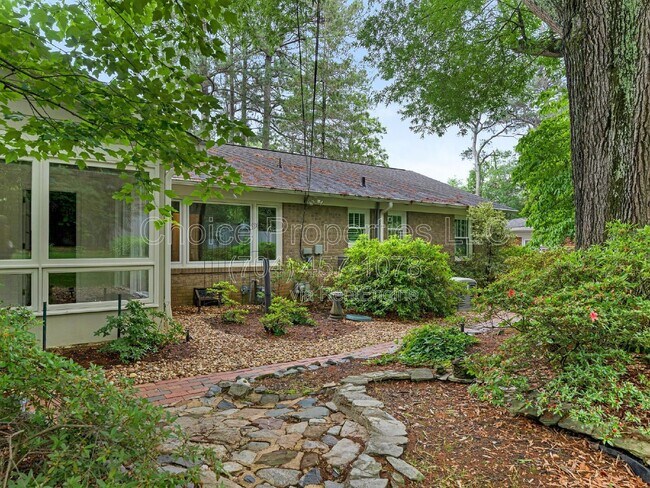 Building Photo - 421 Blairmore Dr