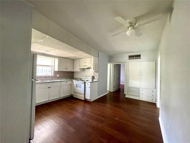 Building Photo - 409 1st Ave NE