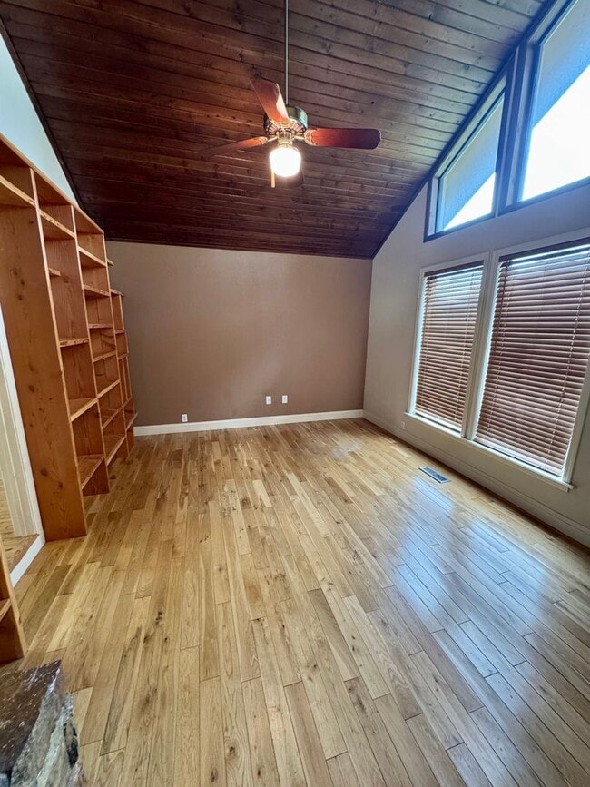 Building Photo - 3 Bedroom 2.5 Bath total 2,448 Square feet