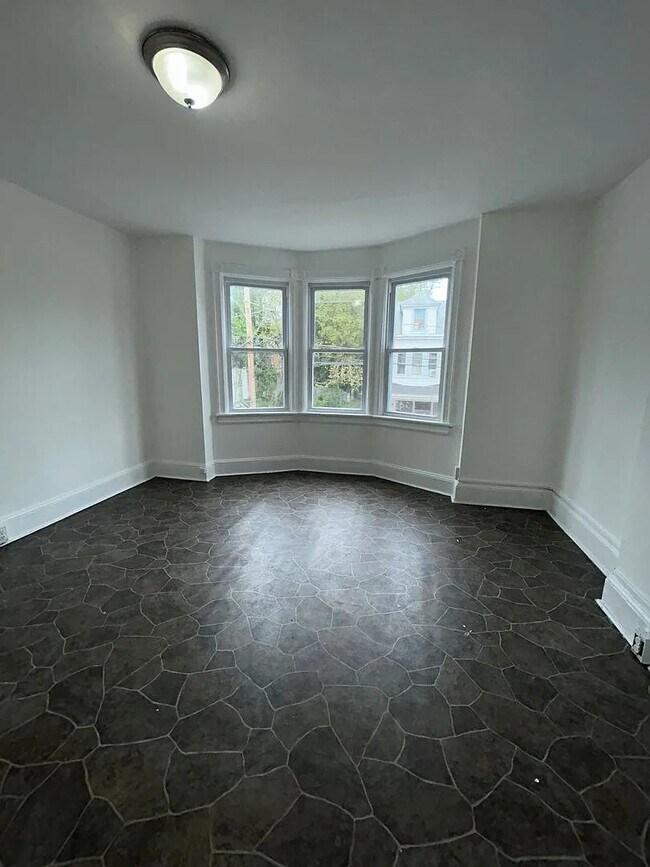 Building Photo - 19 E Ingham Ave