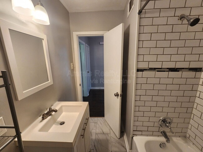 Building Photo - 120 Burbank Dr NW