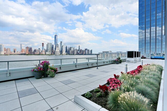 Building Photo - 2 2nd St